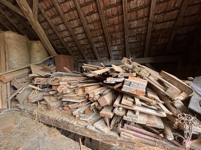Holz-Harassen-Holzstapel-Altholz (2)